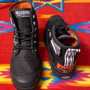 PALLADIUM Black Light Weight Combat Boots With Patches  Men size 5.5 Women sz 7